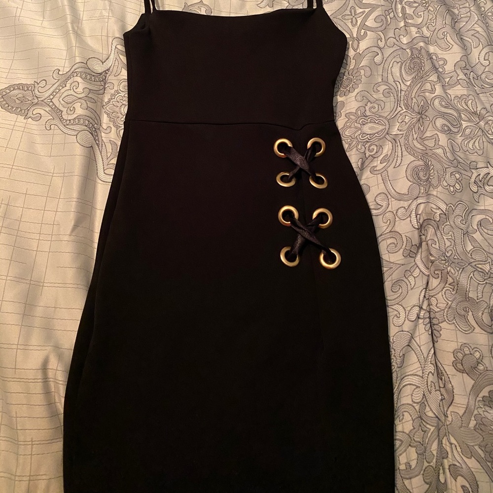 Short black Pretty little thing dress